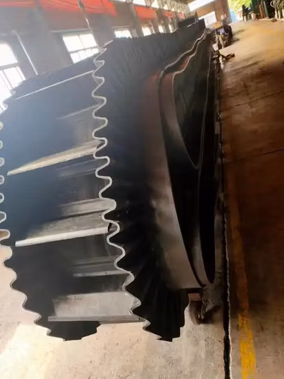 Calor industrial/rasgo/desgaste/resistente ao fogo Ep Nn Ee Pn Piw Correia transportadora de borracha de tecido/Correia transportadora de parede lateral/Correia transportadora de malha do britador de transmissão Chevron